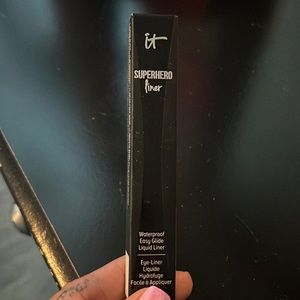 It cosmetics superhero waterproof liquid liner color black